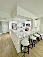 Building Photo - 2208 S Cypress Bend Dr