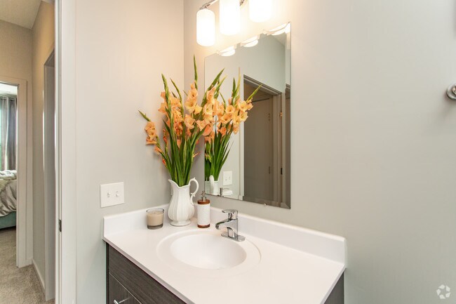 1BR, 1BA - 712 SF - The Grant - Broadway Station - 1 MONTH FREE