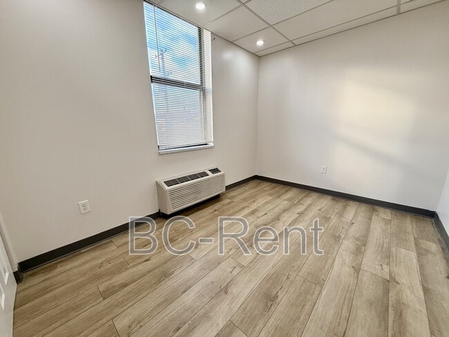 Building Photo - 622 17th St