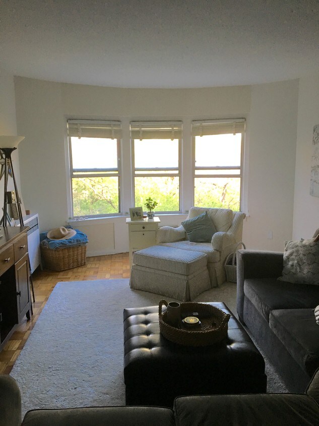 Foto principal - 2500 Q St NW