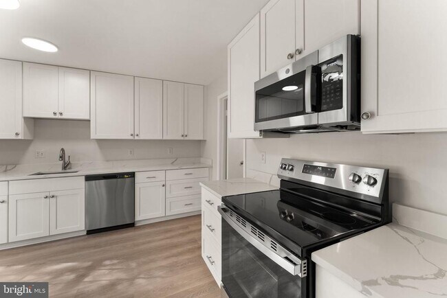 Foto del edificio - 2841 Sutton Oaks Ln