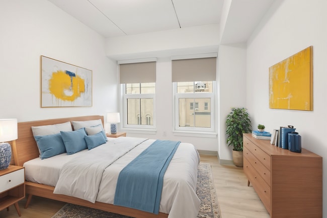 Building Photo - Mily on Green