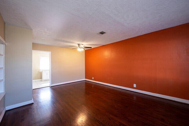 Foto del edificio - 3718 Daphne St