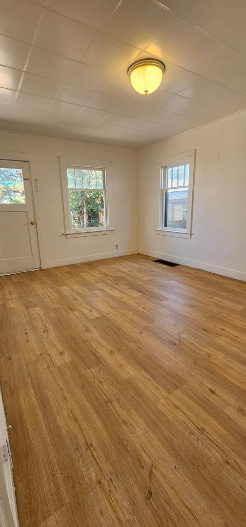 Foto del edificio - Charming Victorian Square Home – 4 Bed / 1 Bath – $2,200/Month