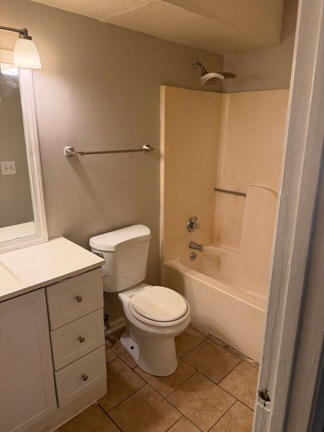 Building Photo - 515#C
