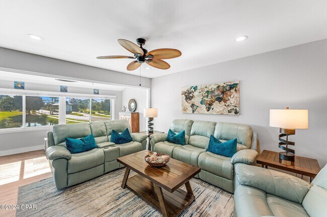 Foto del edificio - 4725 Bay Point Rd