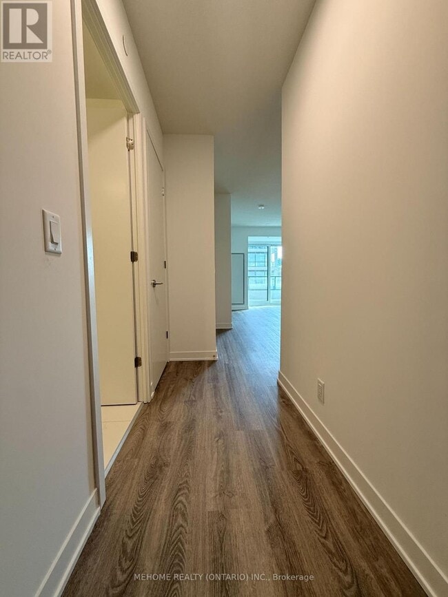 Building Photo - 180 Front St E