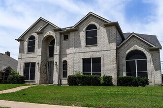 Building Photo - 409 Royal Crest Dr