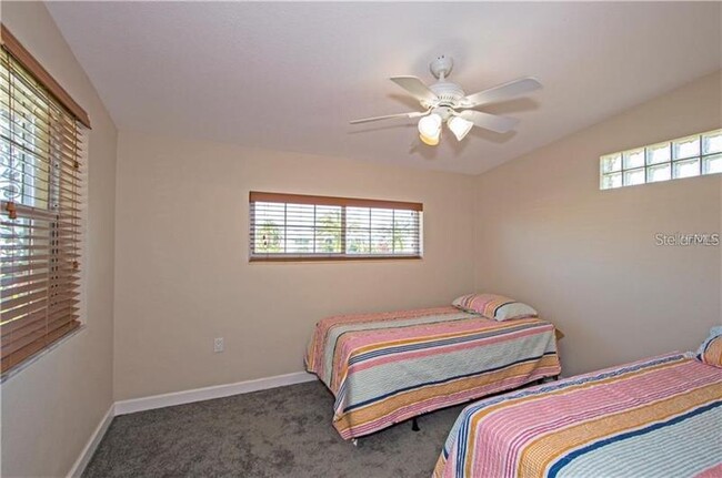 Foto del edificio - 540 Lindley Terrace