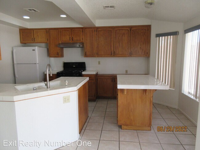 Building Photo - 2 br, 2.5 bath House - 904 Sparrow Court