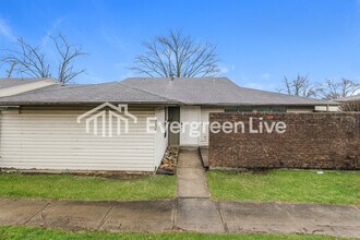 Building Photo - 5636 Troy Villa Blvd