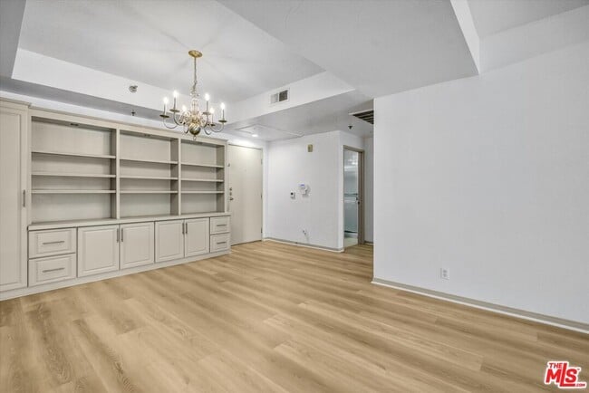 Foto del edificio - 2222 Beachwood Dr