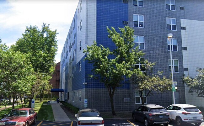 Building Photo - 1415 E 65th St
