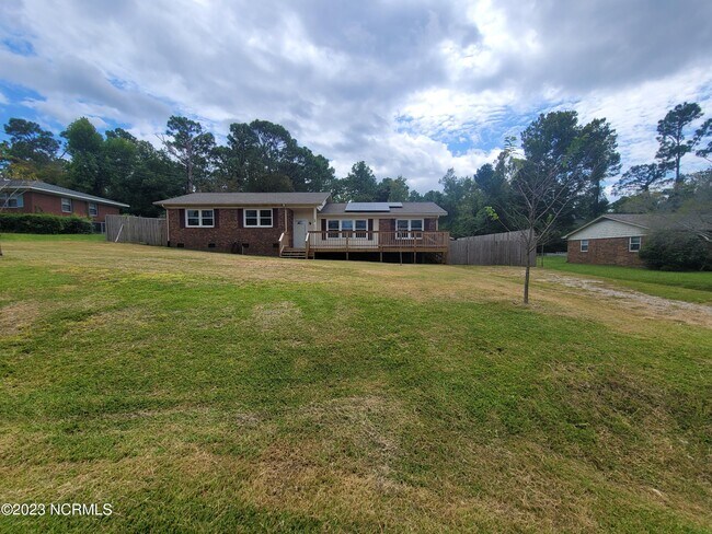Building Photo - 4222 Lockwood Dr
