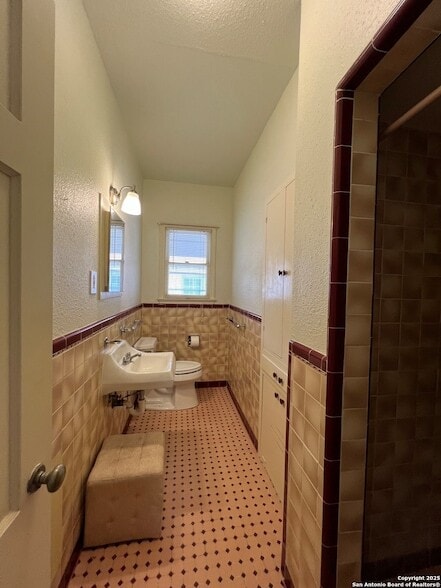 Building Photo - 249 E Lullwood Ave