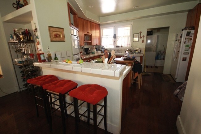 Foto del edificio - 4748 Elmwood Ave
