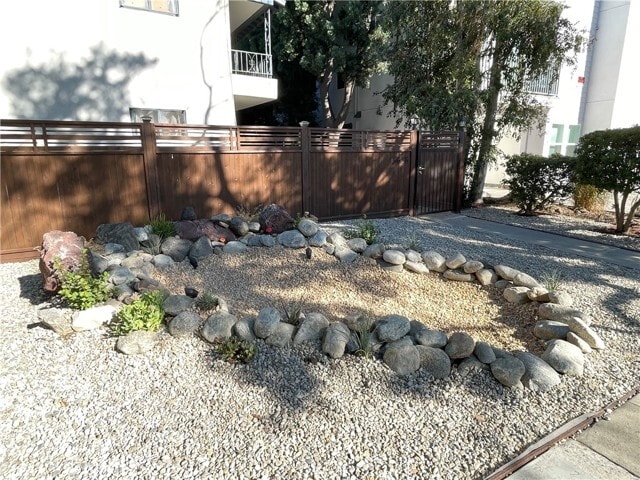 Building Photo - 5636 Willowcrest Ave