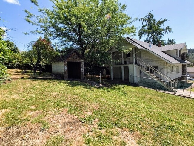 Foto del edificio - 2 br, 1 bath House - 1836 NE Klamath Ave