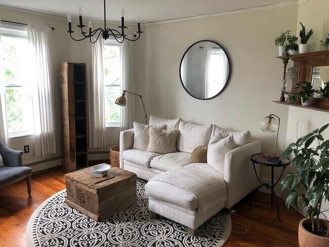 Foto del edificio - 825 E 2nd St