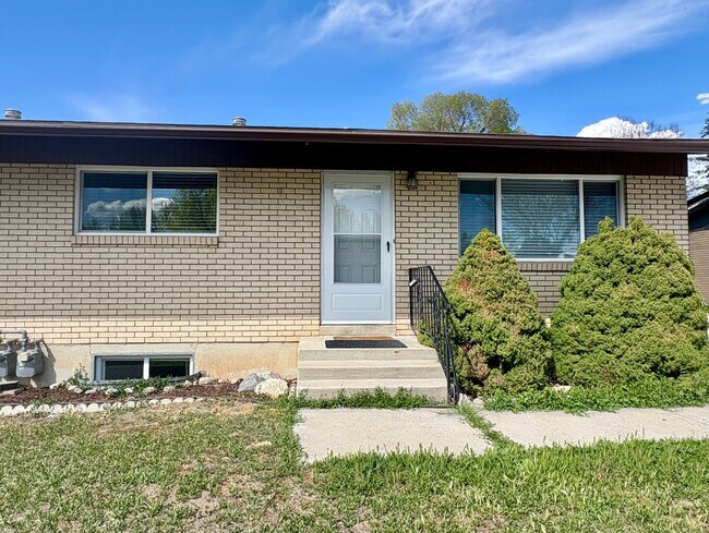 Foto del edificio - Newly Renovated 3 Bedroom, 1 Bath Duplex – in Lehi!