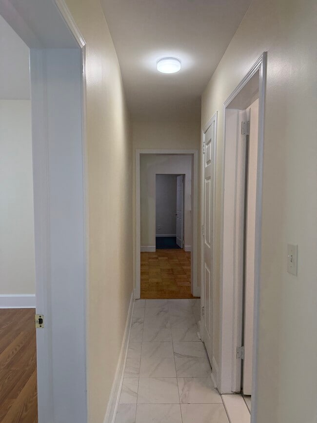 Building Photo - 270 Crescent Pl