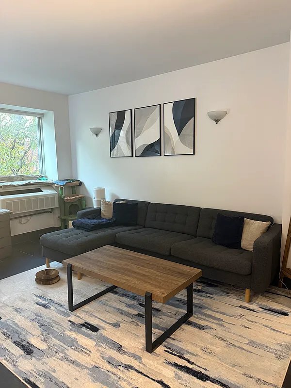 Primary Photo - 164 Attorney St