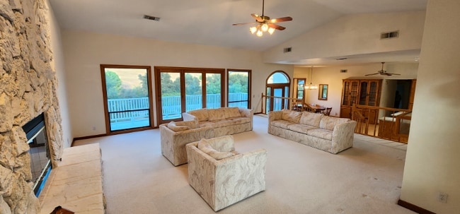 Building Photo - 3556 Mesa Verdes Dr