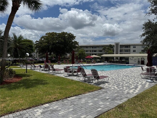 Foto del edificio - 3404 Bimini Ln