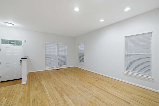 Building Photo - Elegant End-Unit Townhome with Exceptional Community Amenities