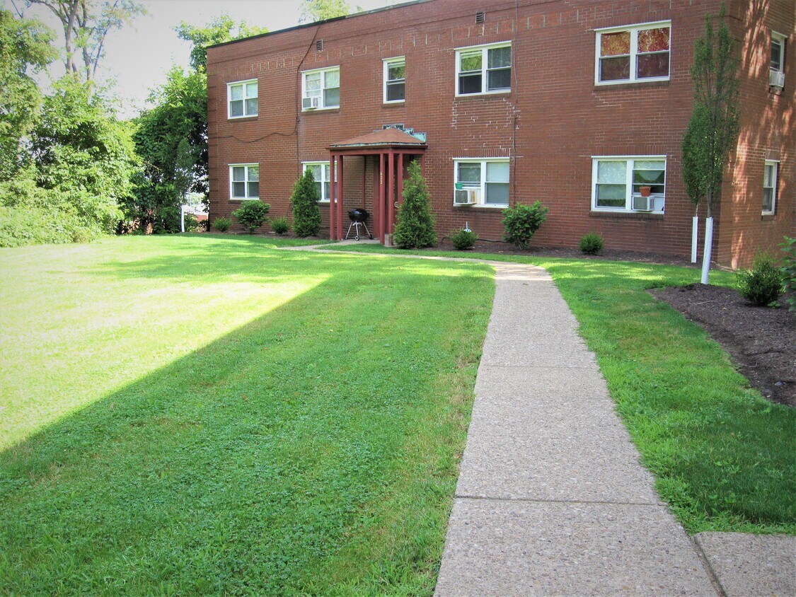 Primary Photo - 622 Southcrest Ct
