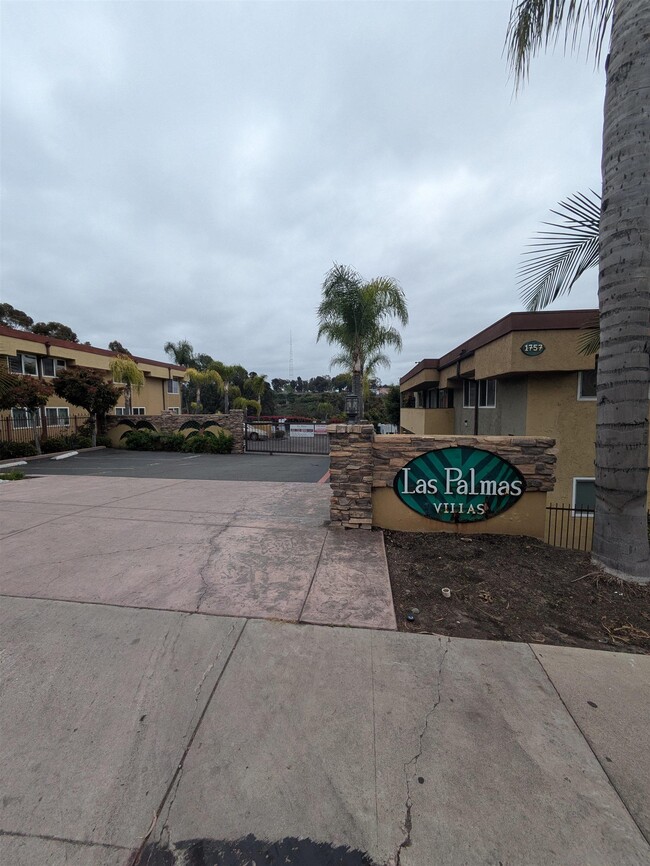 Building Photo - 1845 Bayview Heights Dr
