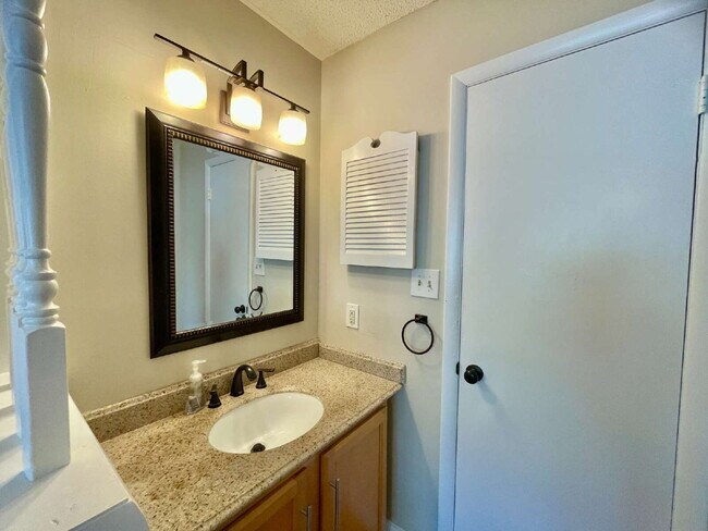 Foto del edificio - 3 Bed, 2 Bath Nest In Fayetteville