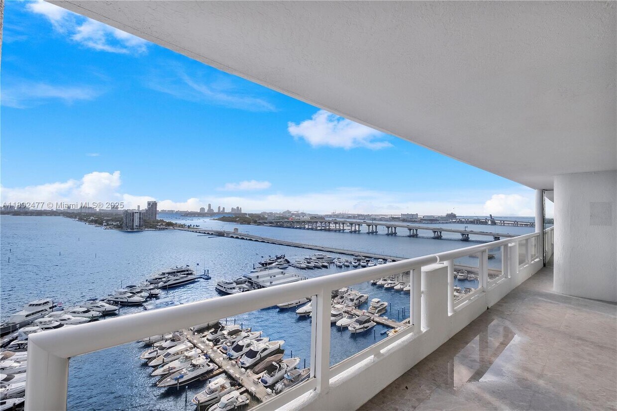 Foto principal - 1717 N Bayshore Dr