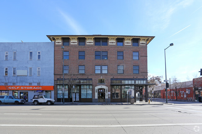 Building Photo - 6 Broadway
