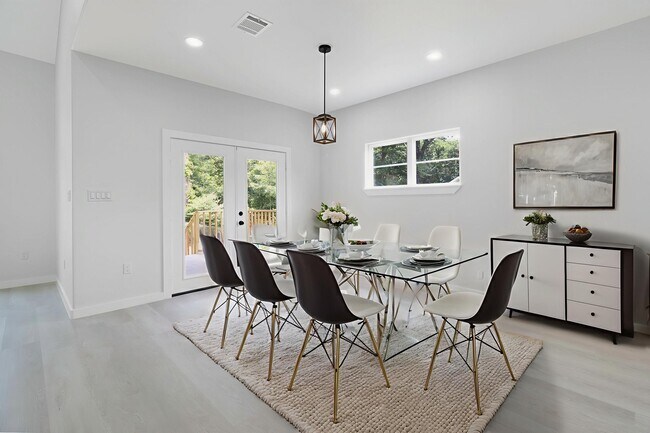 Foto del edificio - 611 Bridgeview Dr