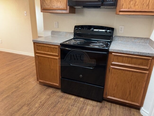 Building Photo - 1500 Justin Lp