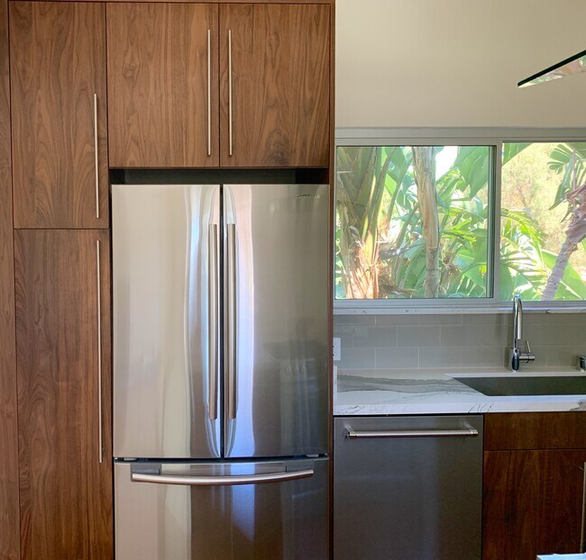Building Photo - 8600 Rugby Dr