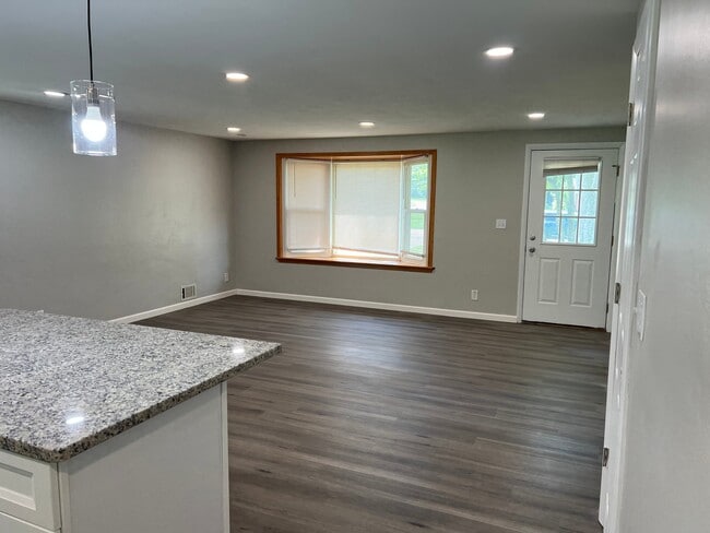 Building Photo - 2543 Walford Dr