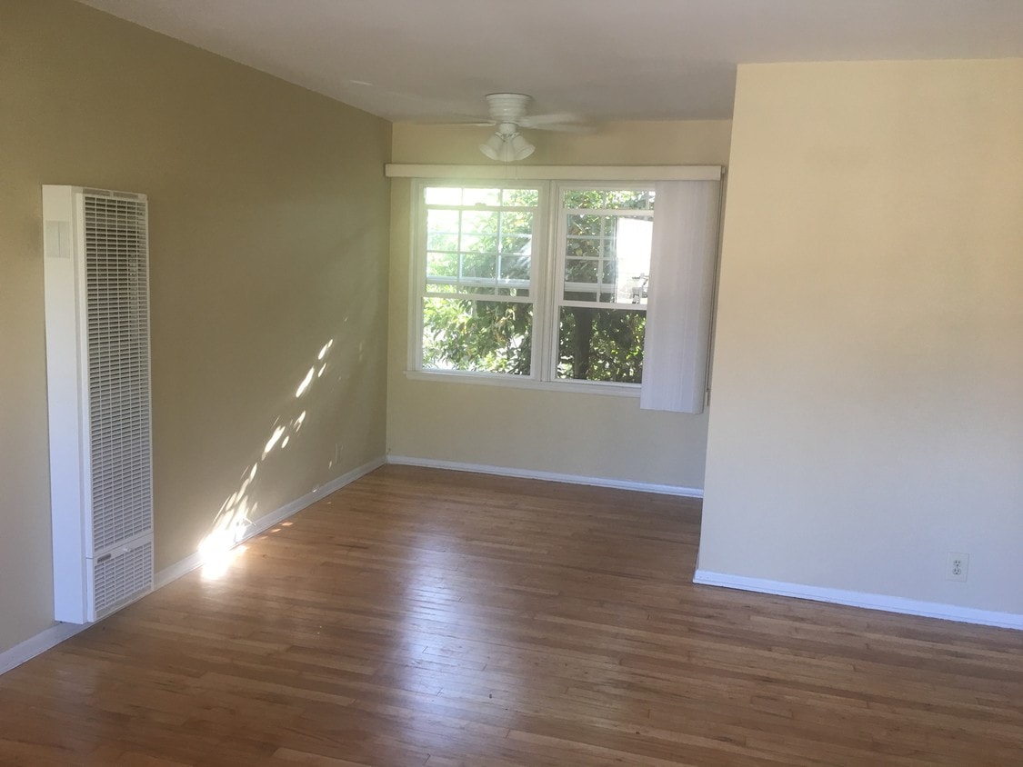 Primary Photo - 2111 Huntington Dr