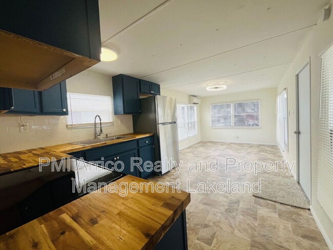 Building Photo - 550 Woodpecker Pike