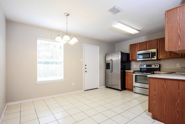 Foto del edificio - 3432 Crisoforo Dr