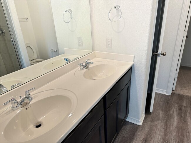 Foto del edificio - 16662 Moss Ln