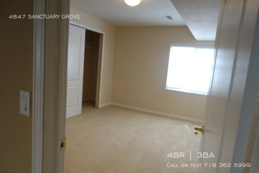 Foto del edificio - 4847 Sanctuary Grove