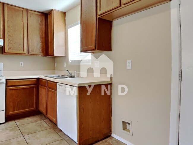 Building Photo - 2434 E Roeser Rd