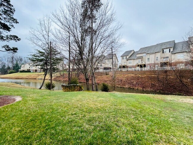 Foto del edificio - Maintenance Free Beautiful 2 bedroom 3.5 b...