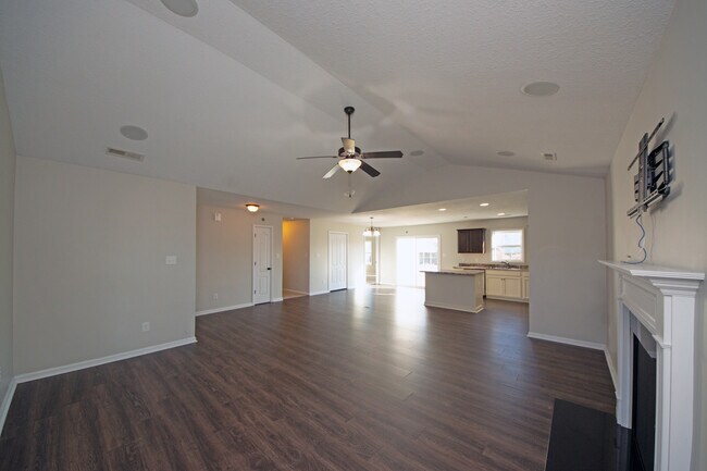 Building Photo - 300 Cadenza Ln