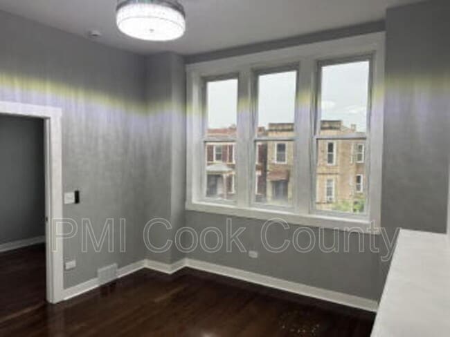 Building Photo - 1950 S Trumbull Ave