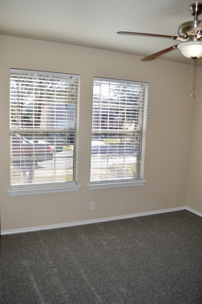 Foto del edificio - Newly remodeled 3 bed 2 bath