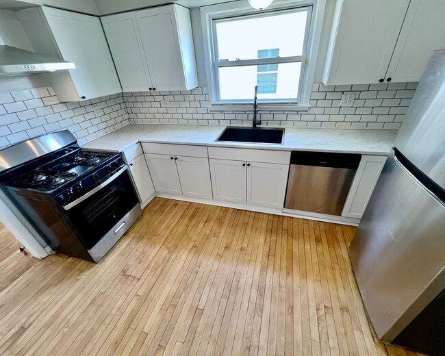 Building Photo - Delightful 4 Bed/1 Bath Single Family Home...