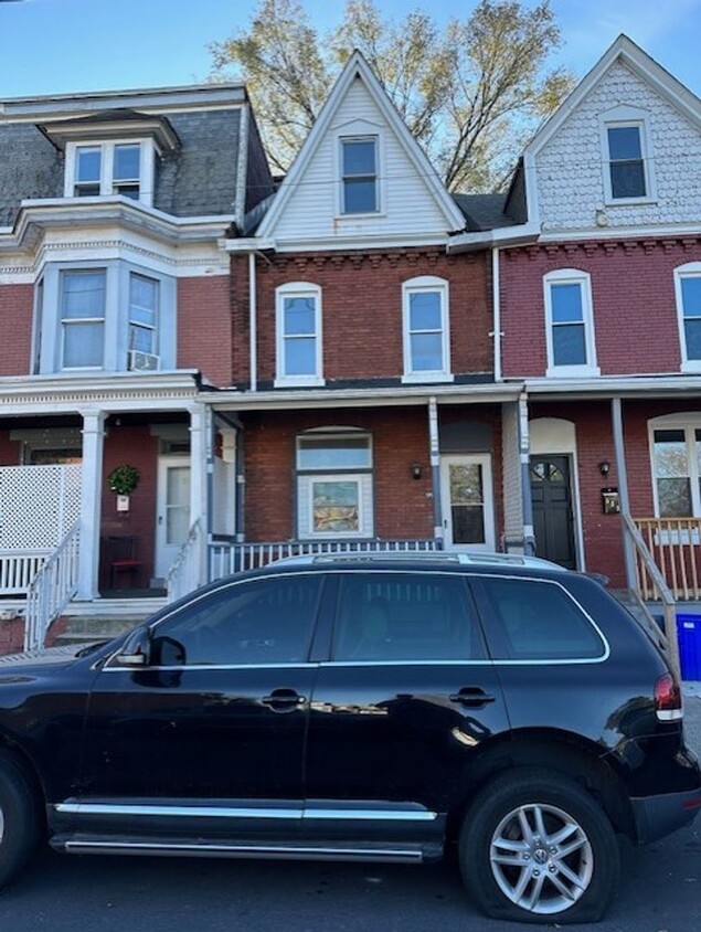 Primary Photo - Spacious 4 Bedroom 1.5 Bathroom Row Home F...